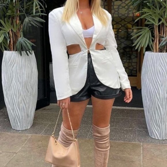 SEXY CONTEMPORARY Peak Neck Cut Out Single Button - Picture 2 of 16